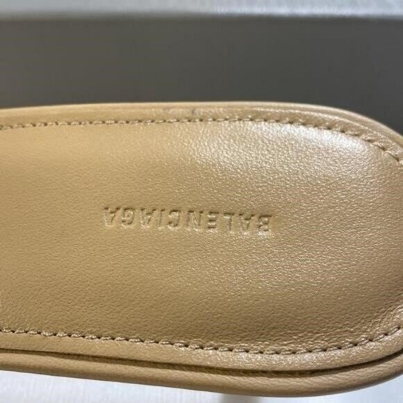 New Authentic- BALENCIAGA Groupie BB Logo Slide Sandal - Seashell/ Gold Size395 - Picture 2 of 14